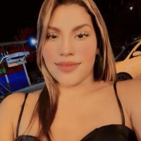 Bella_stormy2's Offline Chat Room