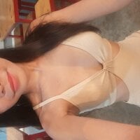 petiteasianlady's Offline Chat Room