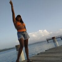 larhy_qeen_ webcam model