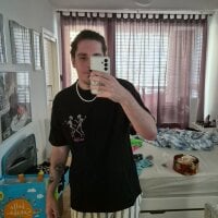 guywithnoanus99's Offline Chat Room