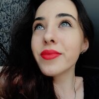 LolaLips Adlı Modelin Çevrimdışı Sohbet Odası