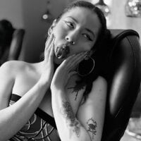 Lauraa_bh's Offline Chat Room