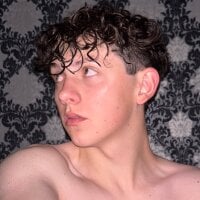 LittleTroubleXXX webcam