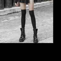 Kyler_quinnn's Offline Chat Room