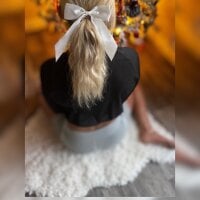 Blonde_BambiXX webcam model