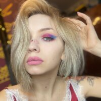roxyloove Adlı Modelin Çevrimdışı Sohbet Odası