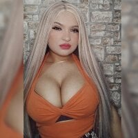 LollaHeart webcam model