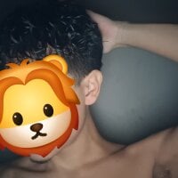 SexandCaliente webcam model