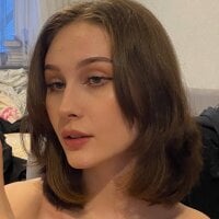 SarahLynnXX Adlı Modelin Çevrimdışı Sohbet Odası