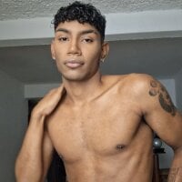 Noah_hot1