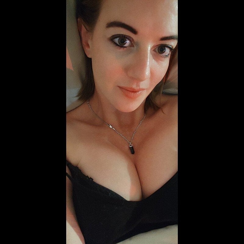 TopsyWilde's nudes and profile