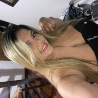 Almawhitee Adlı Modelin Çevrimdışı Sohbet Odası