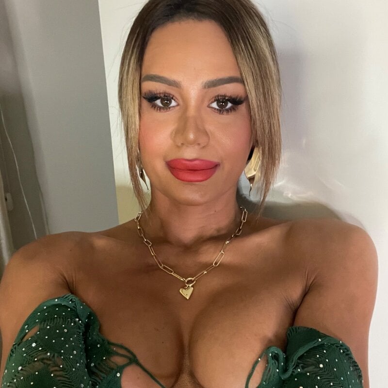 Bomb_Ass88's Stripchat show and profile