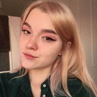 Beautifulartform's Offline Chat Room