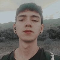 BrattScott_'s Offline Chat Room