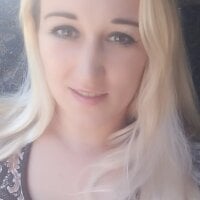 BonnieNude's Offline Chat Room