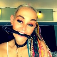 PetiteHousewife webcam