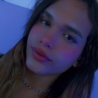 Nicole-anistom's Offline Chat Room