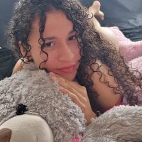 Zendaya_Stanley18 Adlı Modelin Çevrimdışı Sohbet Odası