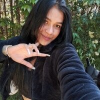 Cloe_Horny16's Offline Chat Room