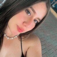 Scarlett_Noire_outdoors