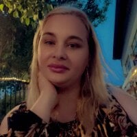 fuckable_girl_outdoor