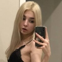 MonikaTrump's Offline Chat Room
