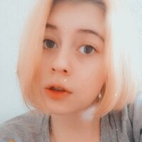 ToriSpelling's Offline Chat Room