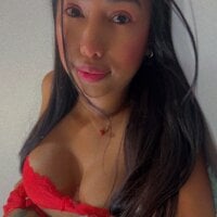 NaomiPassionate webcam model
