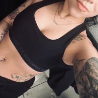 DarkAngel2929a's Offline Chat Room