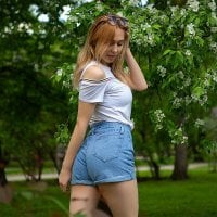 EmiliaSexy's Offline Chat Room