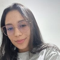 LaraWhitte Chat Room offline