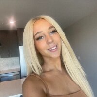 daisyyevelyn's Offline Chat Room