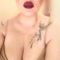 LaDamaNeraa webcam model