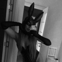 SwweetBellaaa's Offline Chat Room