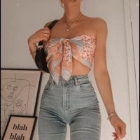 agathalessia Adlı Modelin Çevrimdışı Sohbet Odası