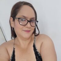 Evaa_white webcam model