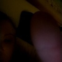 Eyecandiii's Offline Chat Room