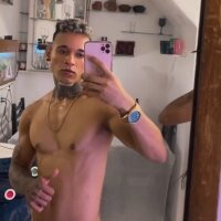 Novinhotatuad webcam