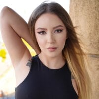 EllaAzianaa webcam model