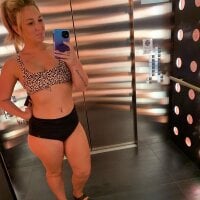 BlondeyBabe's Offline Chat Room