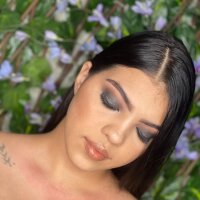 Emily_davis1 Adlı Modelin Çevrimdışı Sohbet Odası