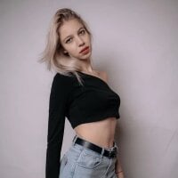 MonicaTurn's Avatar Pic