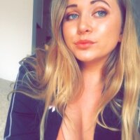candylynn98's Offline Chat Room