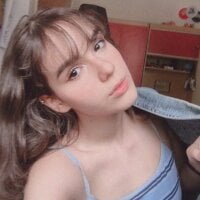 AlinaCarter's Profile Pic