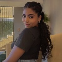 Carlymonroee_'s Avatar Pic