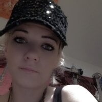 mistaken187's Offline Chat Room