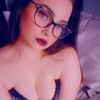 MilfCaityFoxx's Offline Chat Room