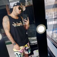 The_Complacent_haidar's Offline Chat Room