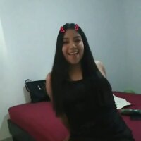 غرفة دردشة TrixieDeseo22 دون اتصال